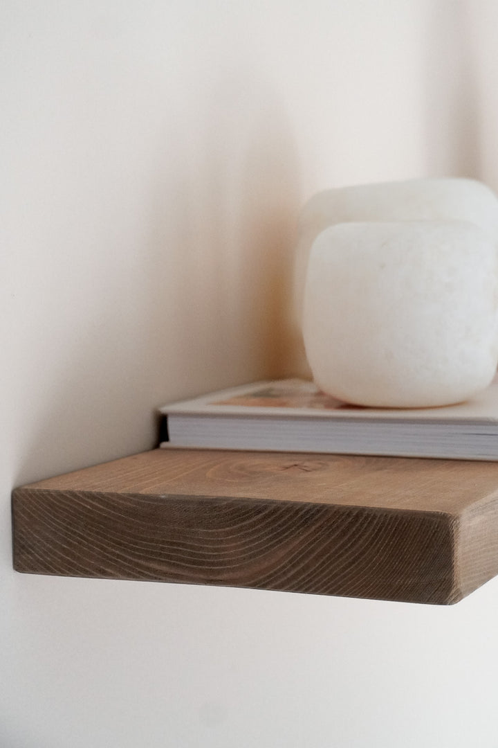 Detailfoto dikte van wandplank Bay