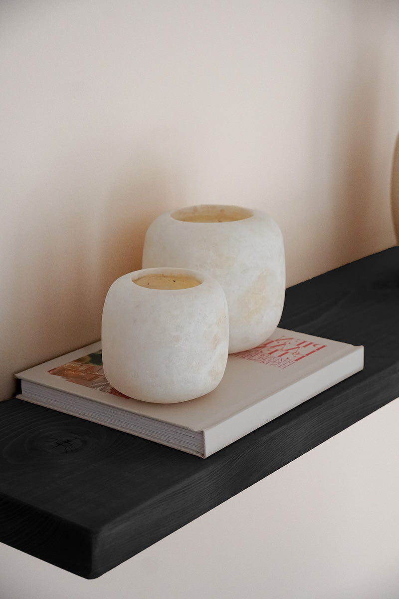 Zwarte Wandplank Bay met accessoires 