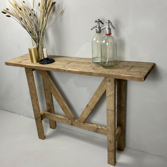 Sidetable 'M'
